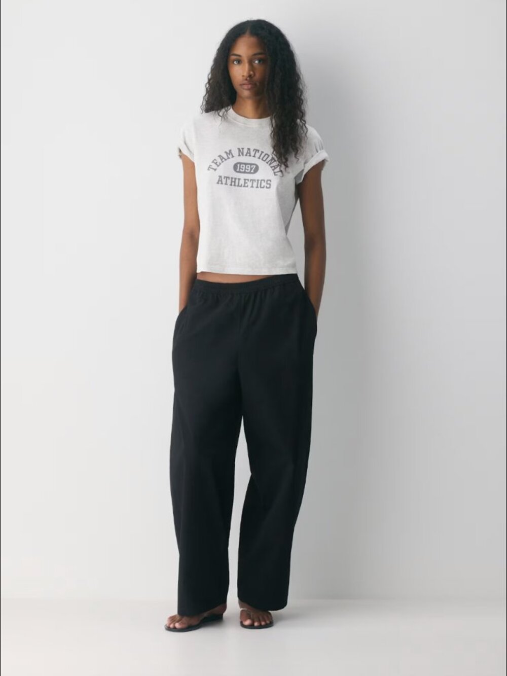 Aritzia Tna Voltage Barrel Pant (Black, size S)